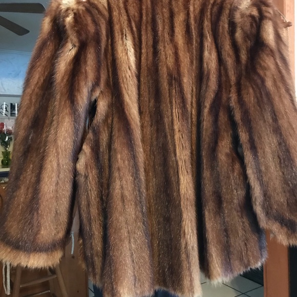 Harpers Furs of Bridgeport Mink - Picture 3 of 8